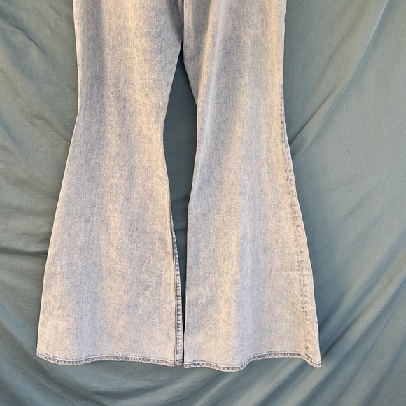 NWT Veronica Beard Sheridan Bell Bottom Blue Jean in Sky Sz 29" 70s Retail $298 - Picture 7 of 8